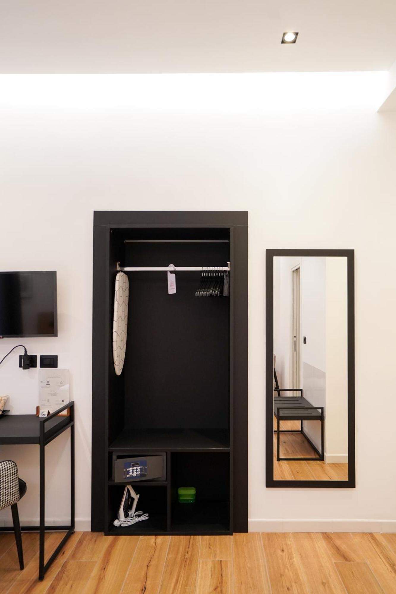 No Man'S Land Guesthouse Rome Bagian luar foto