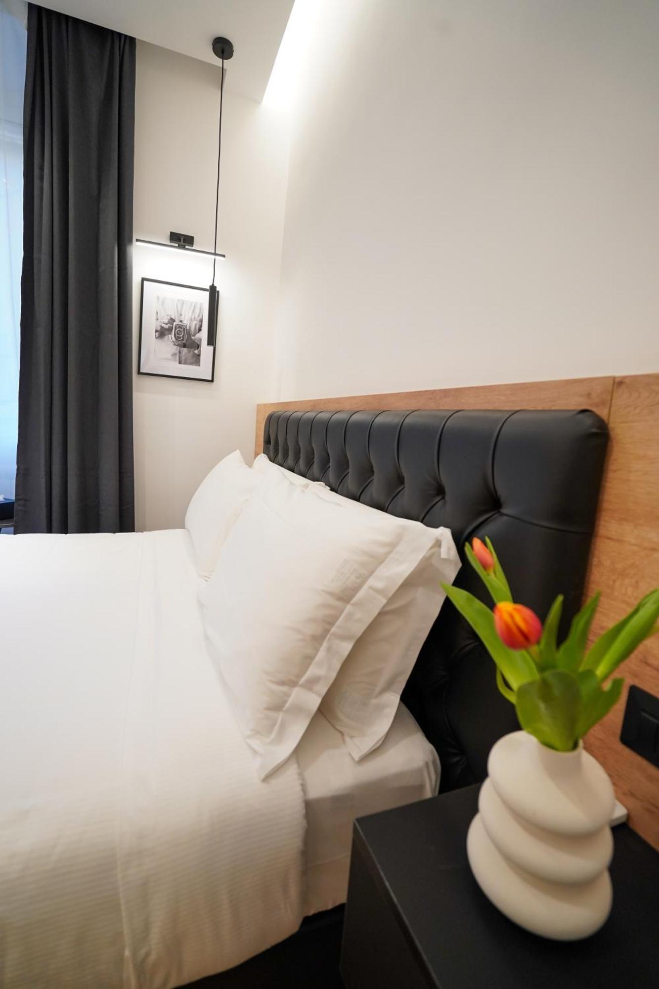 No Man'S Land Guesthouse Rome Bagian luar foto