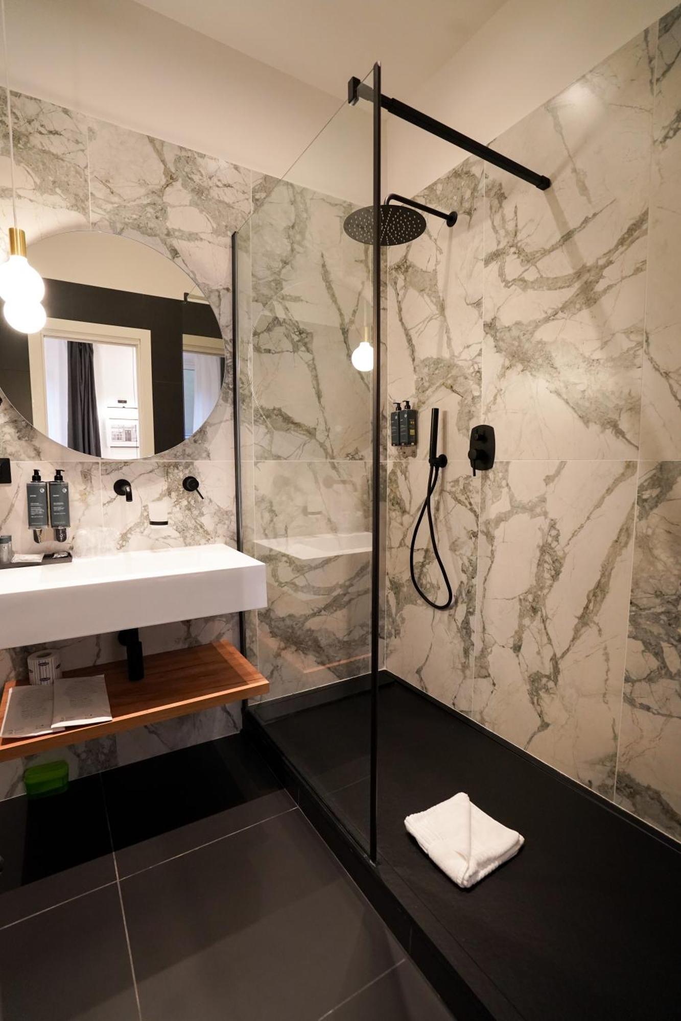 No Man'S Land Guesthouse Rome Bagian luar foto