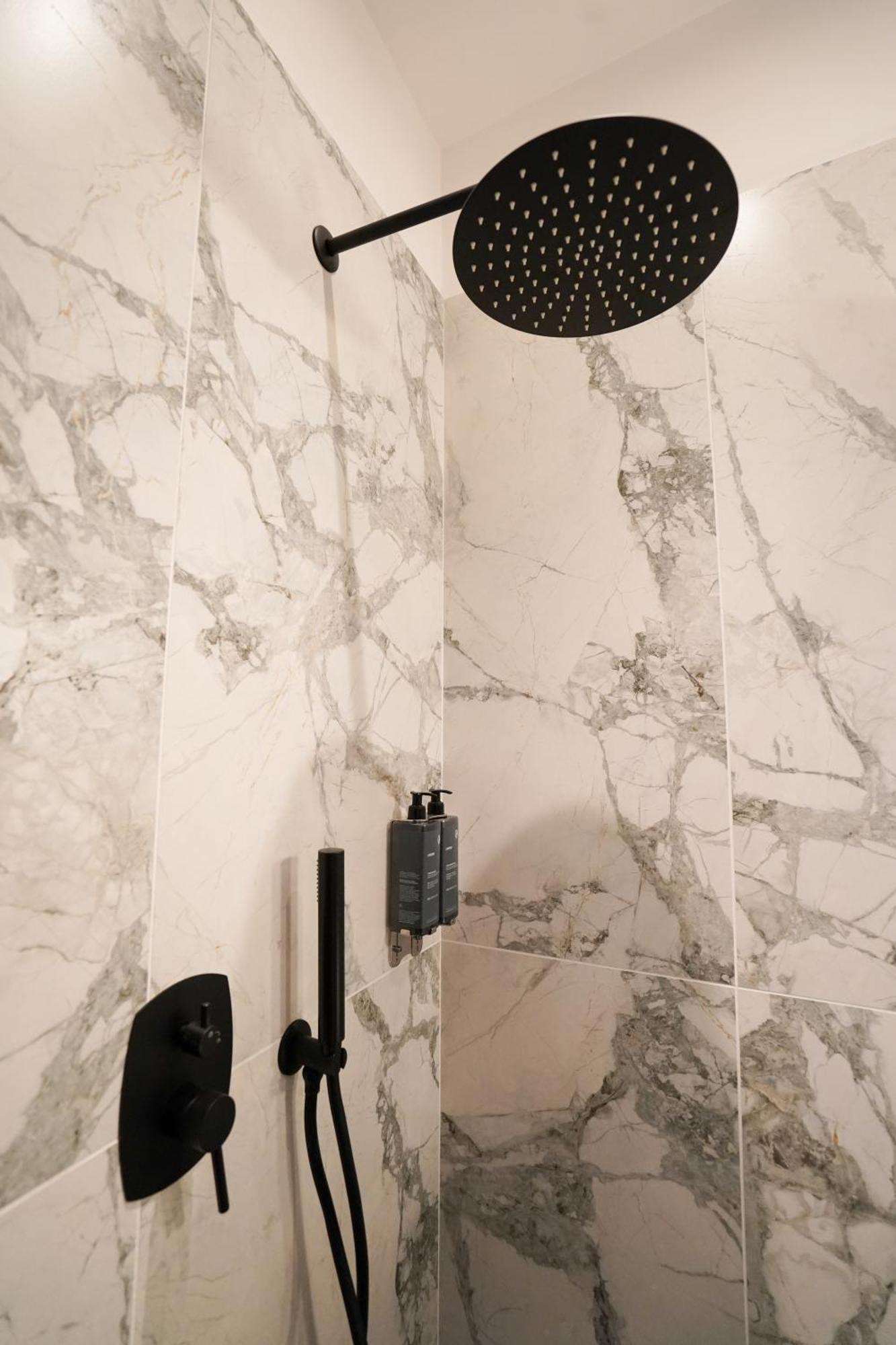 No Man'S Land Guesthouse Rome Bagian luar foto