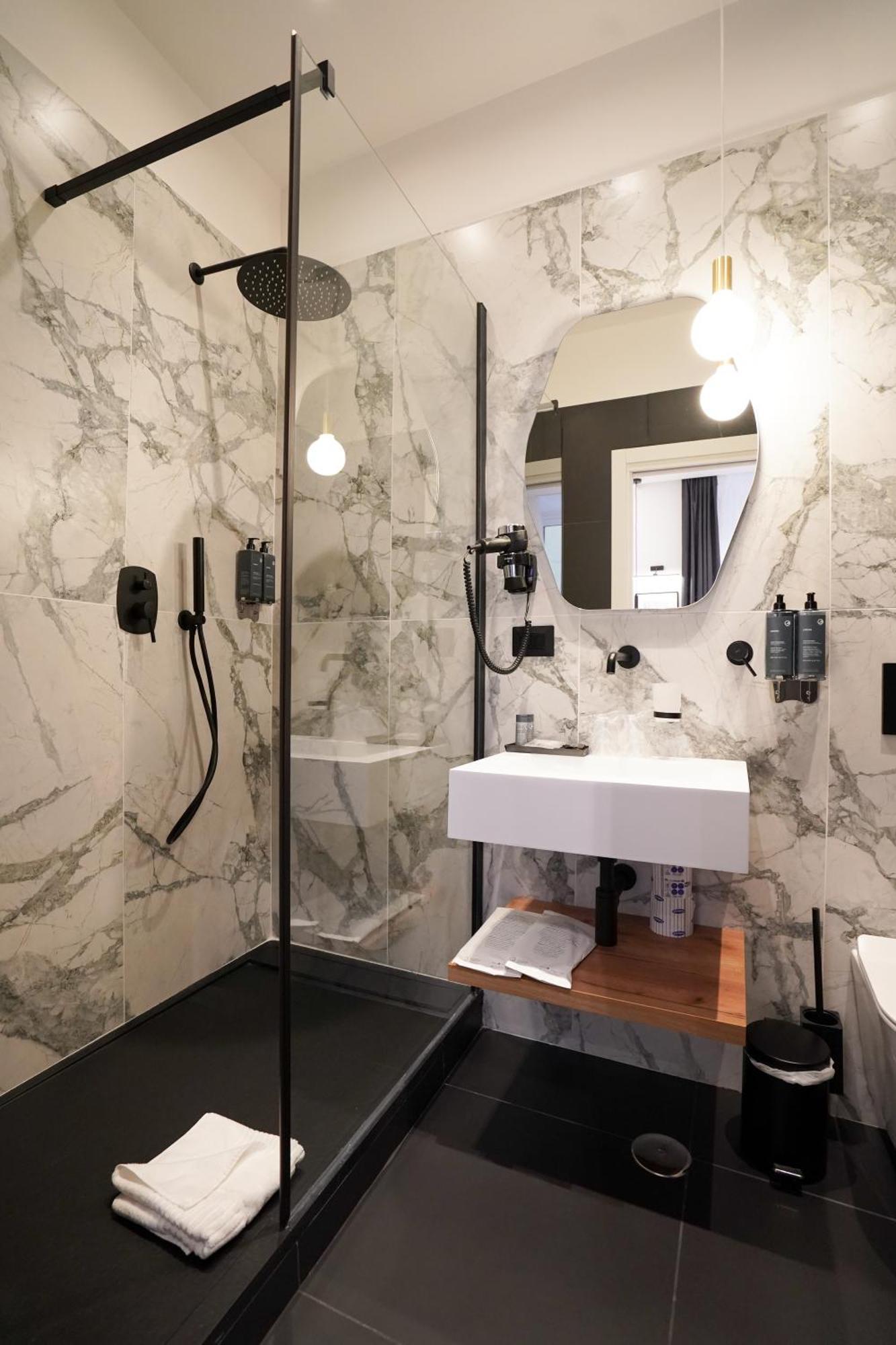 No Man'S Land Guesthouse Rome Bagian luar foto