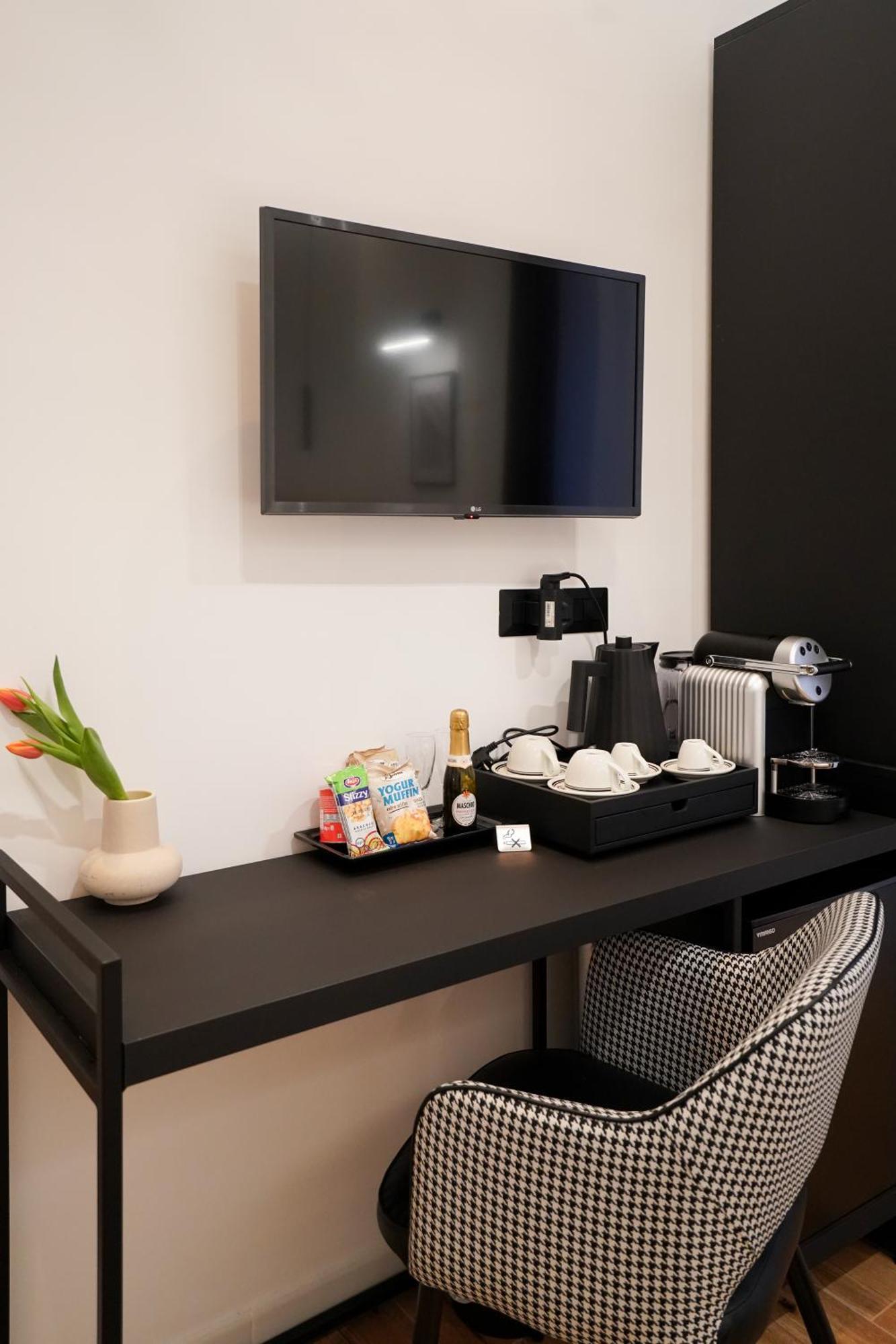 No Man'S Land Guesthouse Rome Bagian luar foto