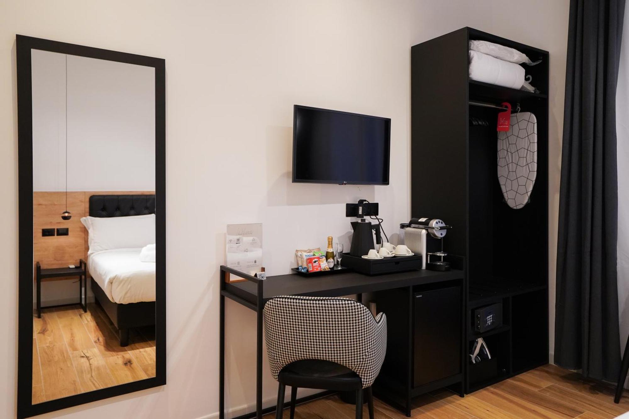 No Man'S Land Guesthouse Rome Bagian luar foto