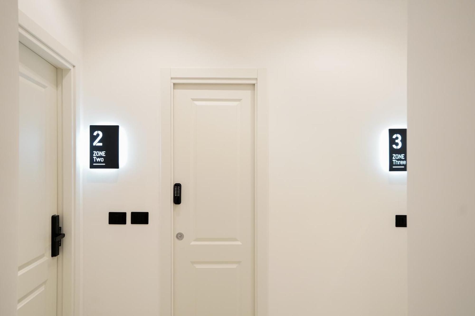 No Man'S Land Guesthouse Rome Bagian luar foto